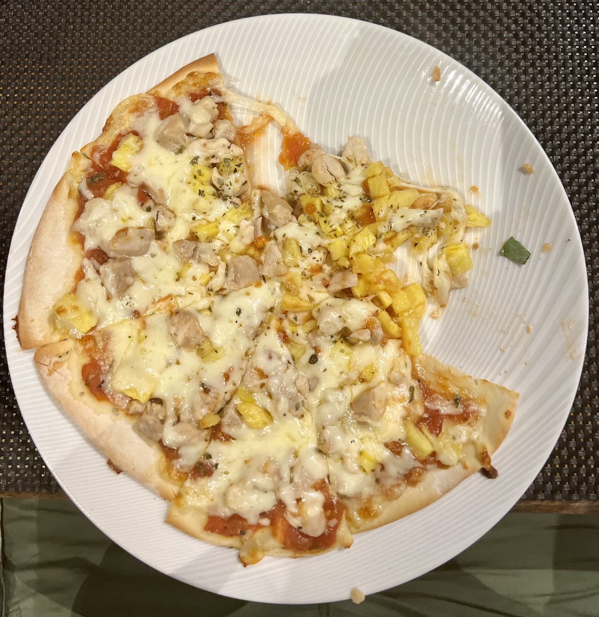 madel_suravilla's tweet photo. We started w/ veggie spring rolls, Hawaiian thin crust pizza & grilled snapper. 🐟
Indonesia Travel
Jan-Feb 2025
#Benoa
#Bali
#Indonesia 🇸🇬 https://t.co/kRp2HxN8uc