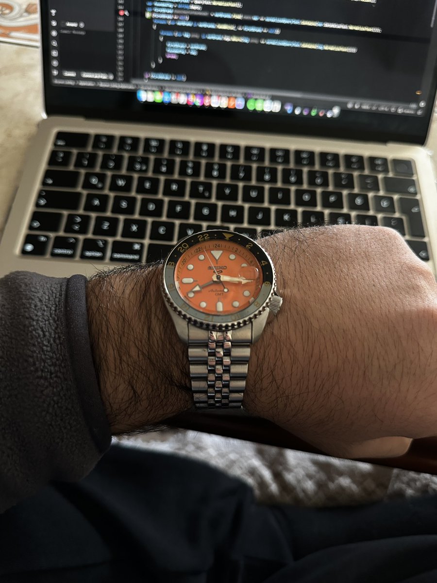cnarslan1's tweet photo. @timurdemiray28 Tsuyosanın tiffany bluesu var çok hafif kolda yok gibi safir camlı olması artı.Ama turuncu kadranda Seiko sport 5 gmt kullanıyorum daha tok ağır bi saat ama ikiside çok güzel saat şimdiden güle güle kullan https://t.co/37wQaDxa2J