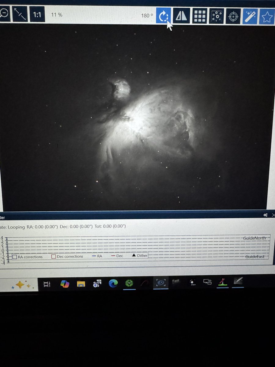 ASI2600-mm Duoファーストライト！
都内からHaでM42 gain300 30sec 
鏡筒はCCA250
月も明るいけど、楽しい😀