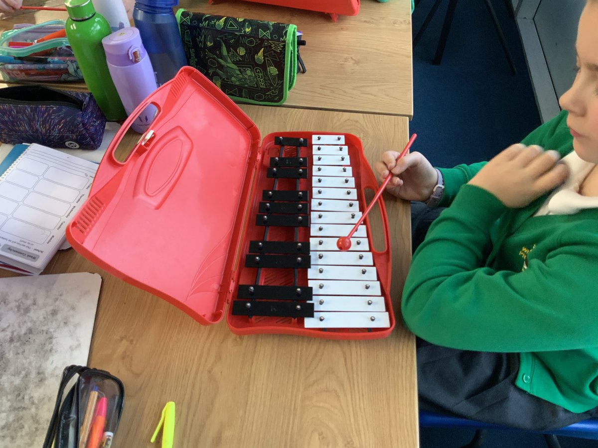 whcps's tweet photo. Improvising with C, D and E to a song written by Bob Dylan and performed by Adele - can you guess the title? 💚💛🎼 #WHCMusic #WHCYear5 https://t.co/VPRAaHQyRa