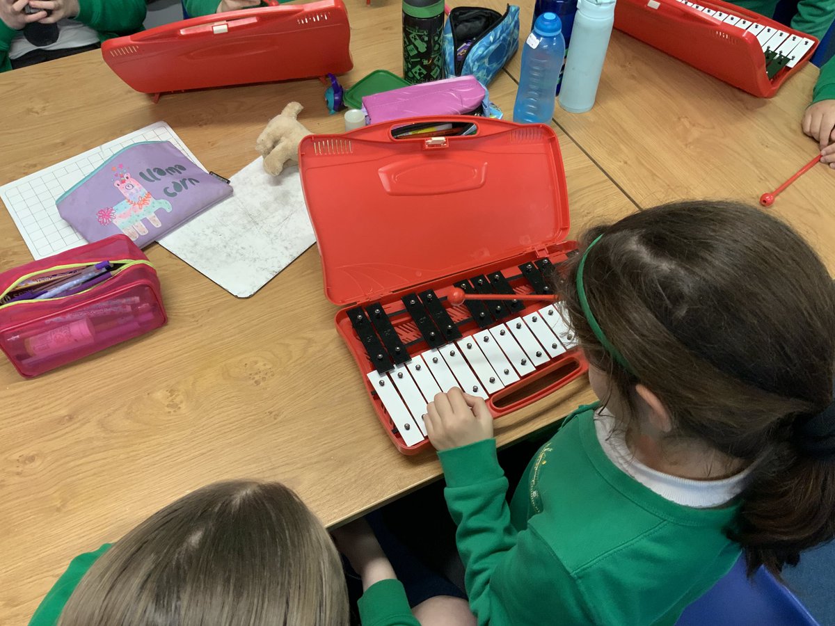 whcps's tweet photo. Improvising with C, D and E to a song written by Bob Dylan and performed by Adele - can you guess the title? 💚💛🎼 #WHCMusic #WHCYear5 https://t.co/VPRAaHQyRa