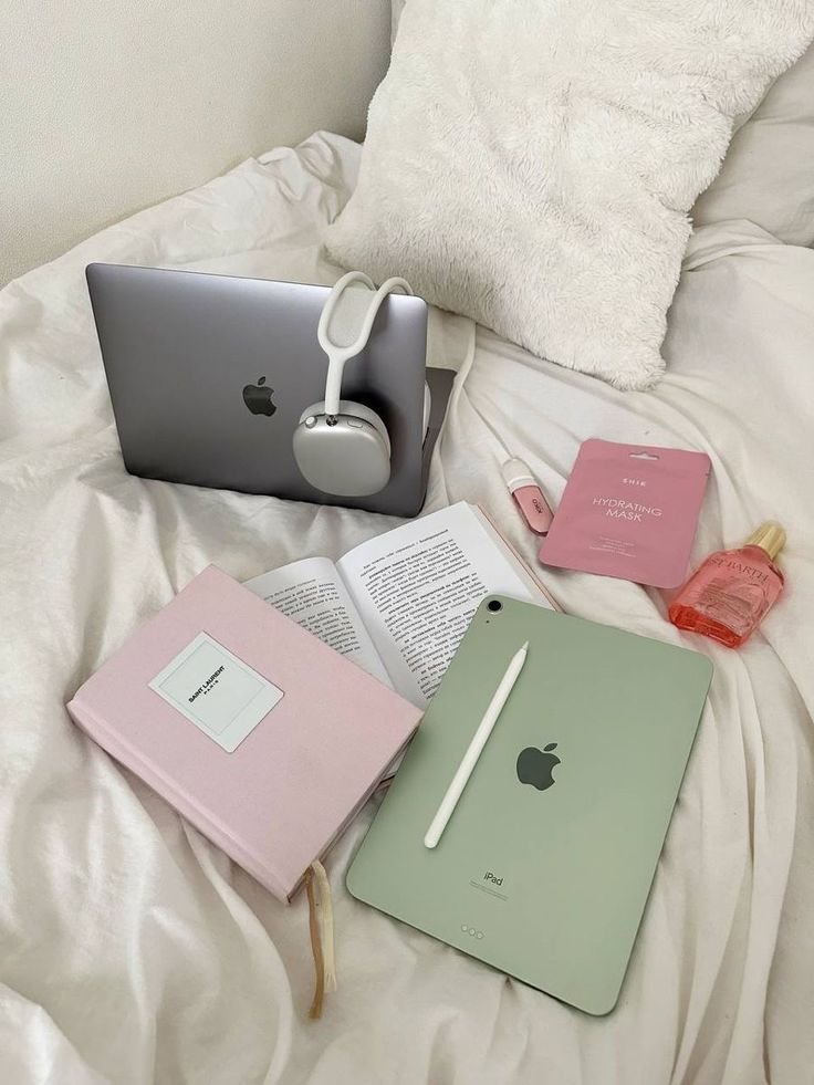 pagesandvibes's tweet photo. valentine's week https://t.co/IrMXWiPOlA