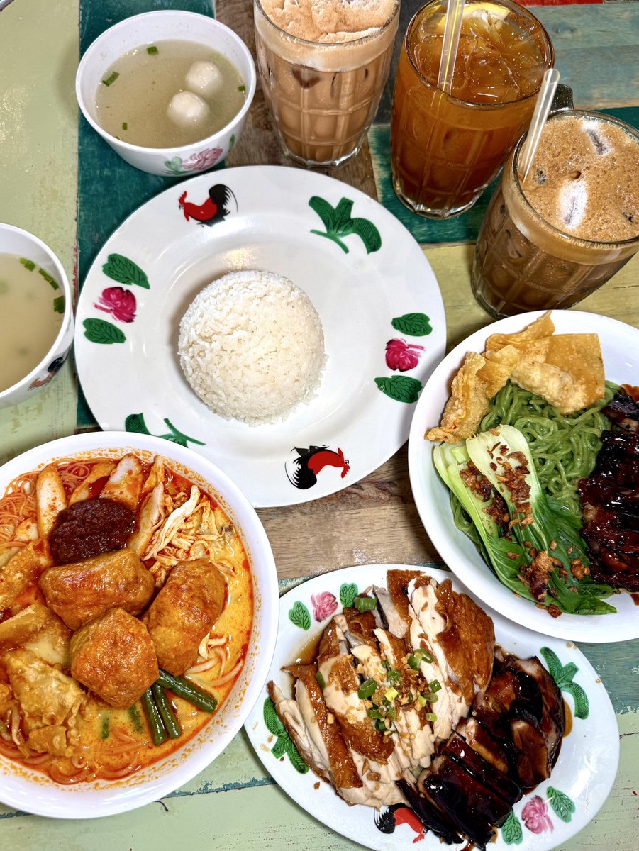 Nurintashaa's tweet image. Sebenarnya i datang sini sebab nak makan nasi ayam dia.... tapi tak sangka mee kari pun sedaap!!

Pergi lah try. Especially kalau korang pencinta nasi ayam. One of the best 😭👍🏻
