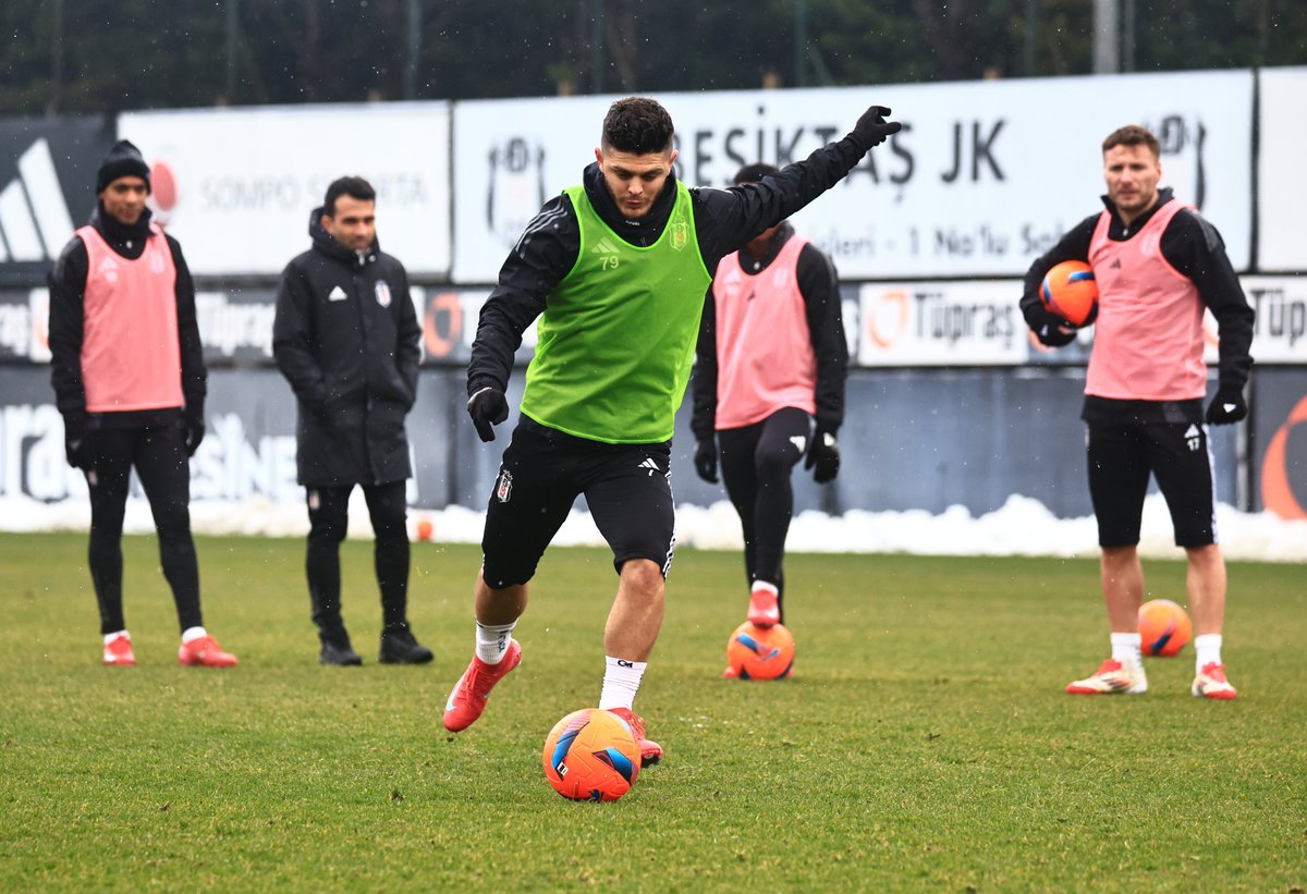 Besiktas's tweet photo. Trabzonspor maçı hazırlıklarımız devam ediyor. 🦅 

#BJKvTS https://t.co/zaDVUm7Ihm