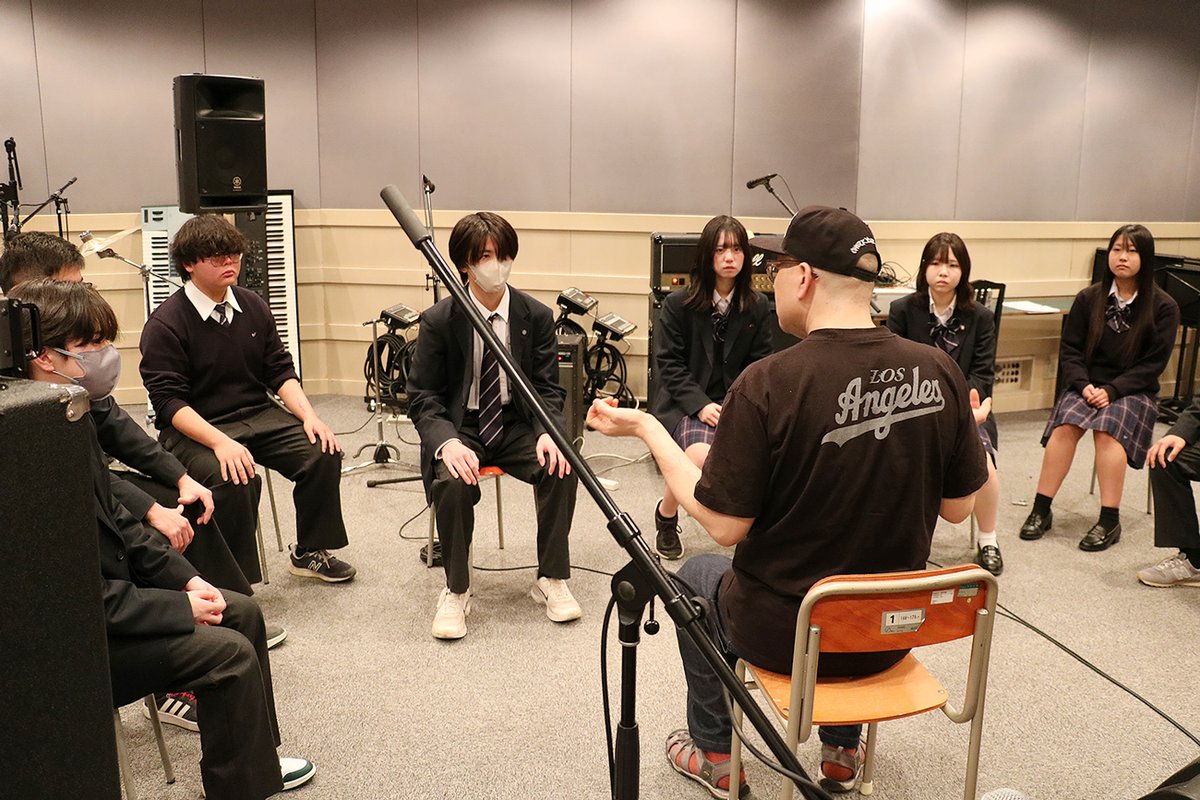 FACE_ON_staff's tweet photo. 昭和音楽大学でバンドワークショップを実施しました！ 午前の参加は 伊勢原高校 「リバウンディ」「Lilac」の皆さんです！
Vo.の響き･グルーヴ感が増し、演奏レベルがアップしました！！

講師　益田トッシュ先生 https://t.co/1o5asd32w2