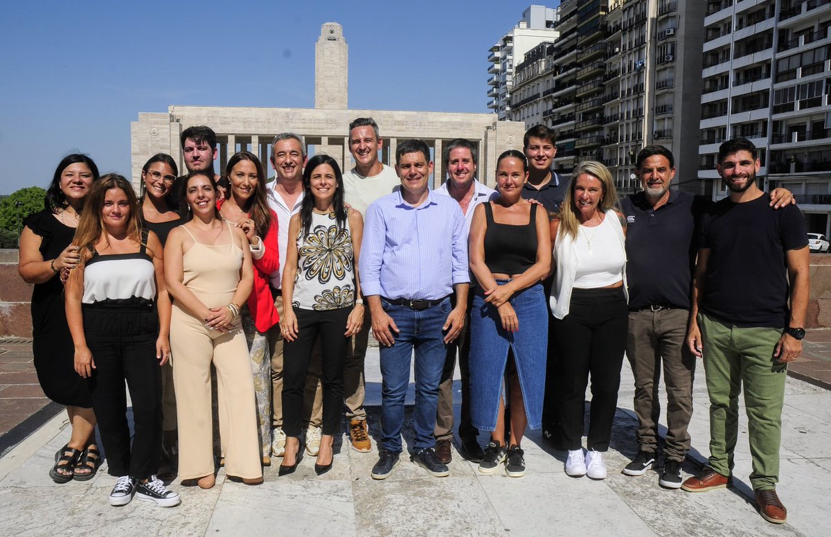 Este es el mejor equipo, el que siempre está cerca de los vecinos y a cada problema le da una solución. Unidos, con firmeza, responsabilidad y mucho amor por la ciudad. 
Rosario puede!

<a href="/DamianPullaro/">Damian Pullaro</a> 
<a href="/Anitamarosario/">Anita Martinez</a>
<a href="/gmpereyra74/">Gabriel Pereyra</a>
@flaviapadin
<a href="/PabloNasiMurua/">Pablo Nasi Murúa</a>
<a href="/LucianaBassi/">Luciana Bassi</a>