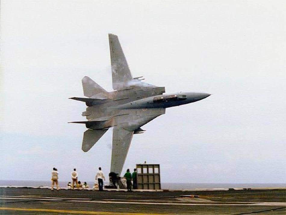 MilTechAV's tweet image. #tomcattuesday Famous Banana Pass. 

What year was this and what Carrier? 🤔