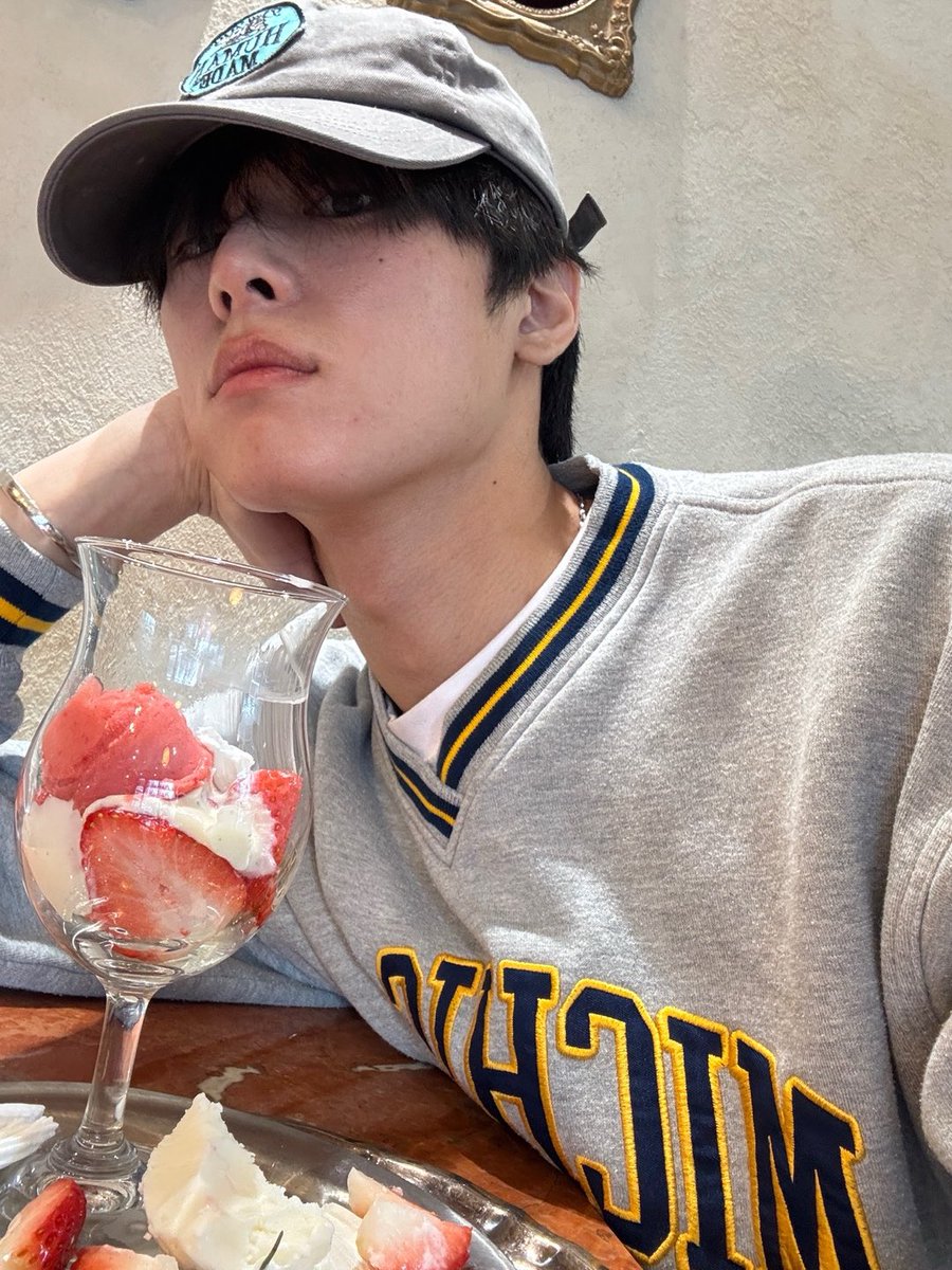 250211 🐱💬 [9:29pm kst]

juyeon sent photos