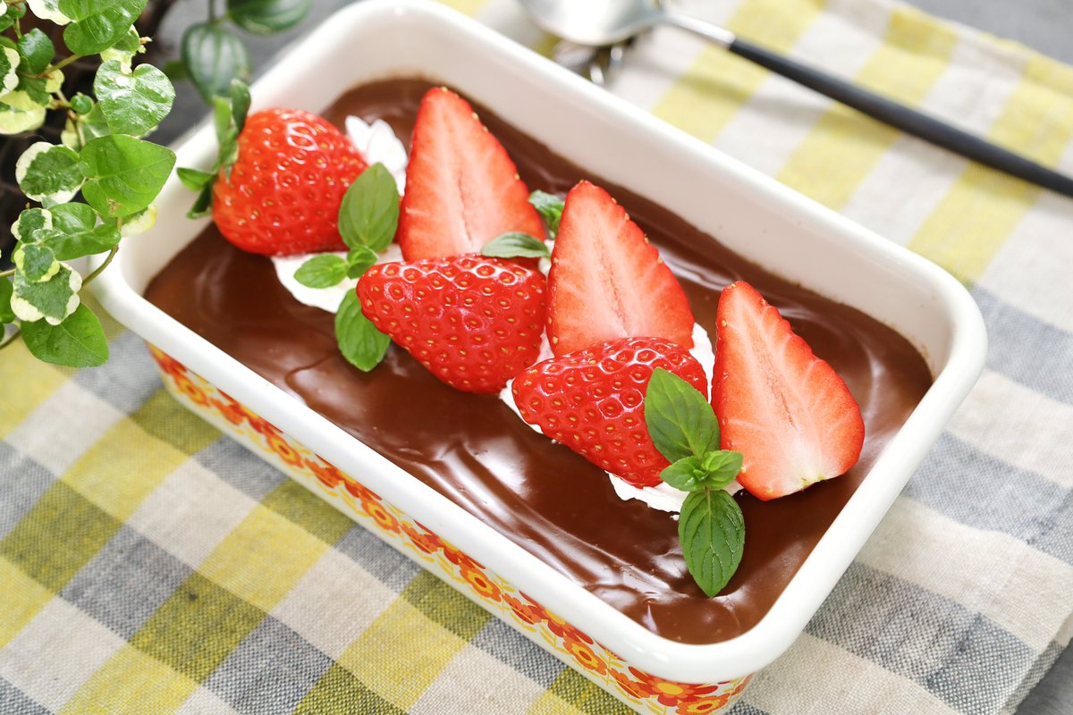 プリンの上に、とろけるガナッシュをたっぷり乗せた【2層のチョコ