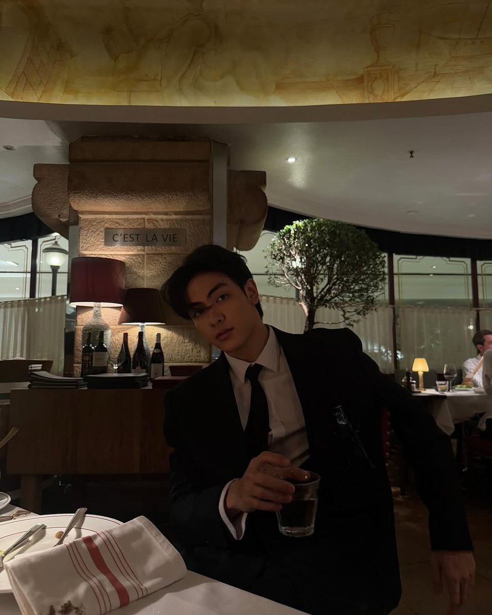 jooongsdunk's tweet photo. gmmtv im begging u pls give him a mafia role 😭 https://t.co/RCAugCRVFn