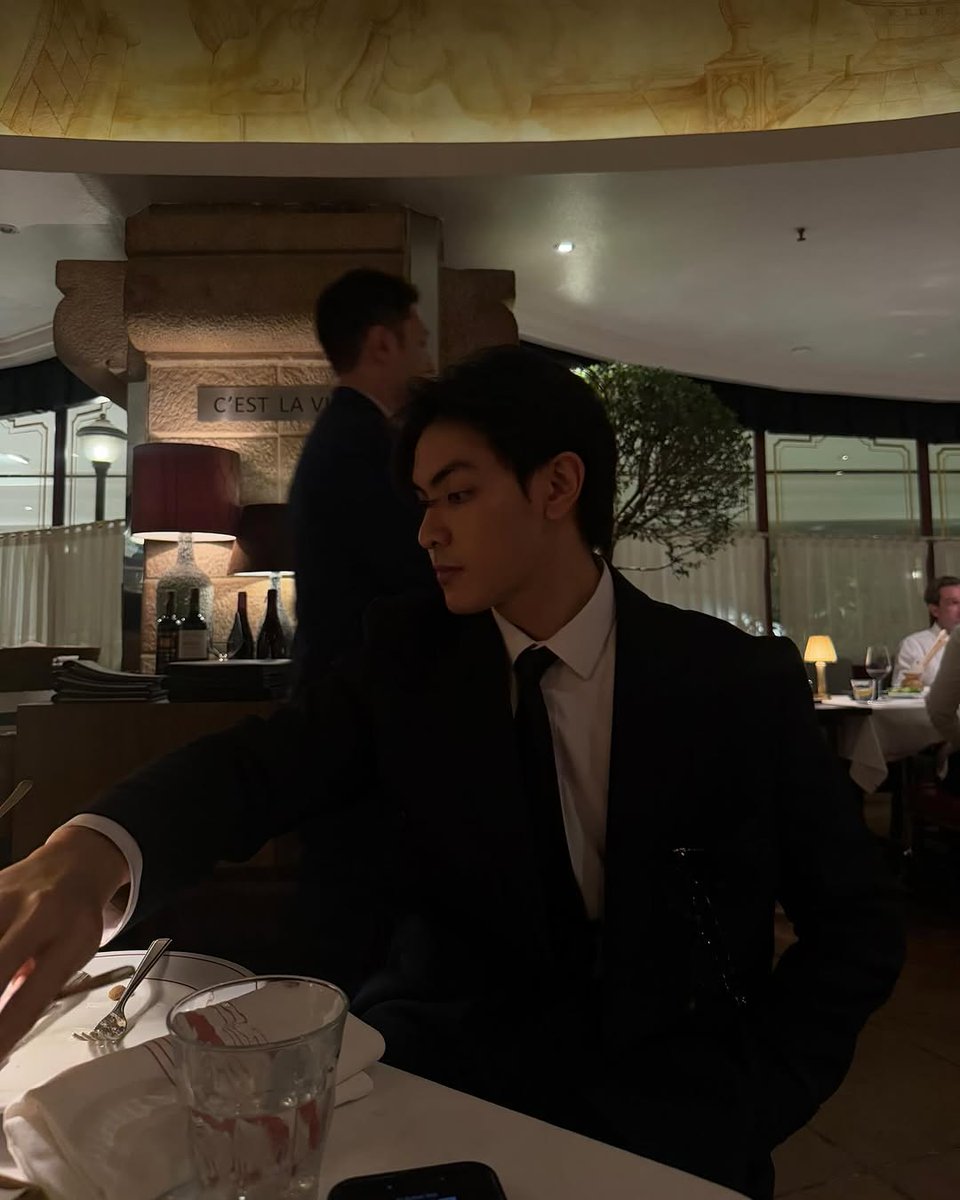 jooongsdunk's tweet photo. gmmtv im begging u pls give him a mafia role 😭 https://t.co/RCAugCRVFn