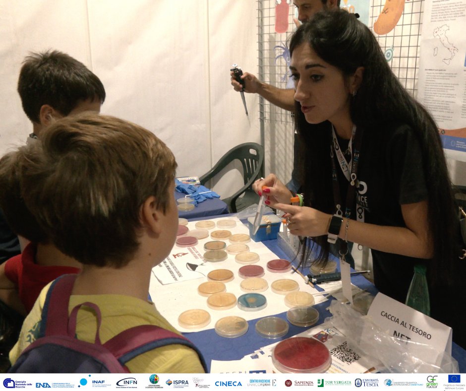 #WomenInScience NET -scieNcE Together riconosce il ruolo cruciale delle #donne nel progresso scientifico e tecnologico.
A #NET2024 abbiamo celebrato Marie Sklodowska-Curie, presentato l'operato delle ricercatrici, incoraggiato le ragazze a intraprendere carriere nei settori #STEM