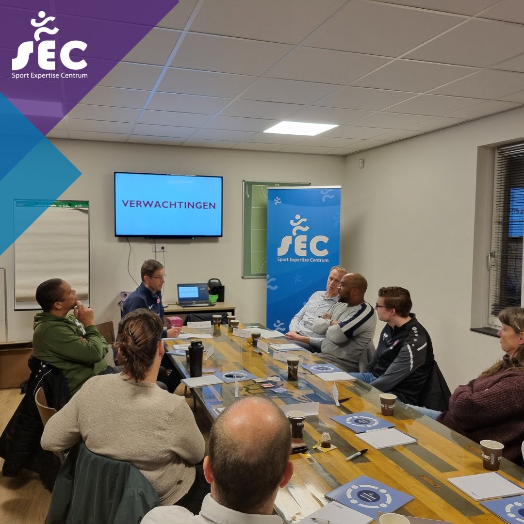 📢 Meld je aan voor Pass &amp; Play! 🏑⚽

Wil jij een inspirerende en effectieve trainer worden? Grijp je kans op 20 februari! 🚀

📍 MHC Oss 
🔞 Vanaf 15 jaar
💡 OSA-partners krijgen korting!

⏳ VOL = VOL! Schrijf je snel in: bit.ly/3QdeSuA 🎟️