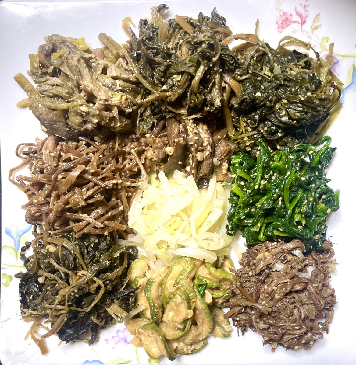 November522's tweet image. 정월 대보름. 오곡밥과 10가지
나물  맛있다! 맛있다!