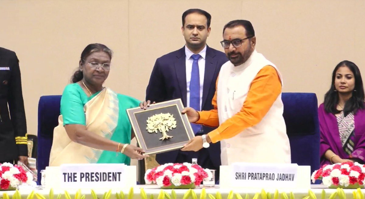 Thankful to the Hon’ble President of India, Smt. Droupadi Murmu Ji, for gracing the inauguration of Unani Day 2025 and the International Conference organized by CCRUM, Ministry of Ayush, at Vigyan Bhawan, New Delhi. Her presence inspires our commitment to traditional medicine and