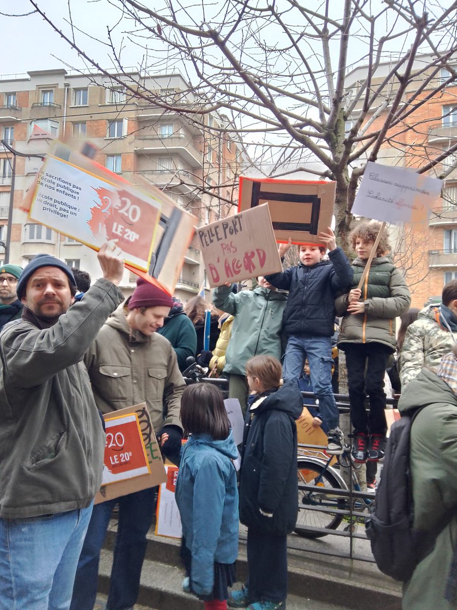 20emeauxEnfants's tweet image. 20 Arrondissements, 1 seul combat ! Celui de l'école pour toutes et tous ! Le @20emeauxEnfants était présent ce matin, aux côtés des parents et des équipes pédagogiques! Avec la @Mairiedu20 @EricPliez ! On remet ça demain !
Rdv à 14h devant le #rectorat 12 bd d'indochine 19eme.