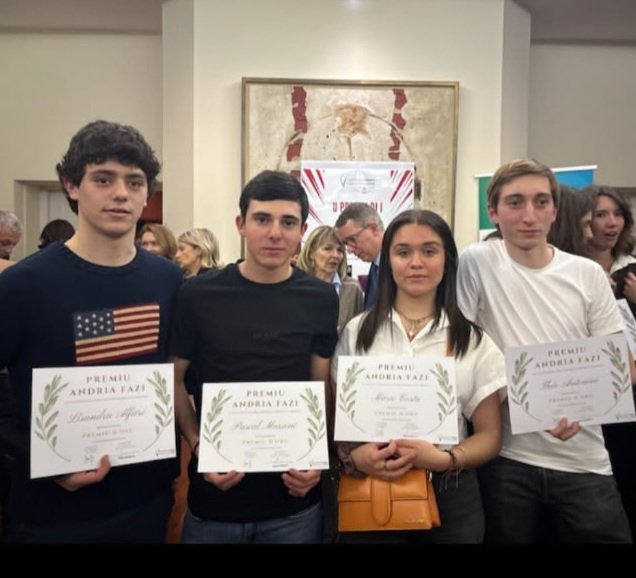 LyceeBalagne's tweet photo. Premiu Andria FAZI- Remise du prix aux laureats par M. Gilles Simeoni,Mme Marie-Antoinette  Maupertuis, en présence du Recteur M.Rémi-François Paolini,aux  5 laureats: 
ALBANO Baptiste,ALFIERI Lisandru, ANTONINI Théo,COSTA Marie, MASSONI Pascal. Bravo !@accorse https://t.co/dproZdflG0