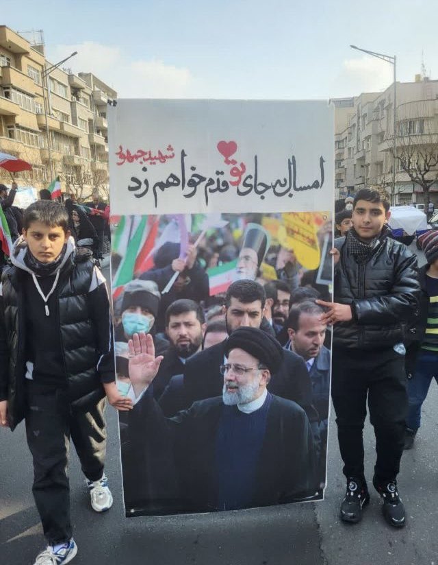 تو را دیدم و قلبم پر کشید
یک رئیسی آسمانی شد و یک ملت به حرکت درآمد…

یک قاسم رفت، اما هزاران قاسم برخاستند…
شهیدان زنده‌اند، تا ابد.

شهید رئیسی، حاج قاسم، شهید نصرالله، شهید هاشم صفی‌الدین، شهید آل‌هاشم، شهید امیرعبداللهیان…
نامتان در دل‌ها جاودانه است. 
#راه_شهدا_ادامه_دارد