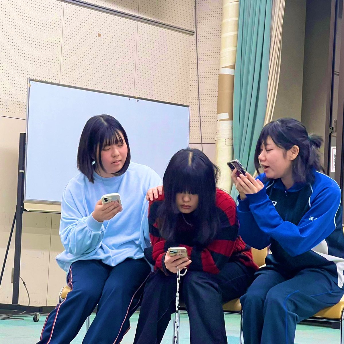 CAST_stage_t's tweet photo. 『CAST2024』14回目の稽古を行いました!!
これは一体どんなシーンの稽古なのでしょうか.....!?!?!?
だんだんとシーンが増えてきてどんどん楽しくなってきました🙌
#CAST2024
#演劇 https://t.co/Gv8iE9DSf4