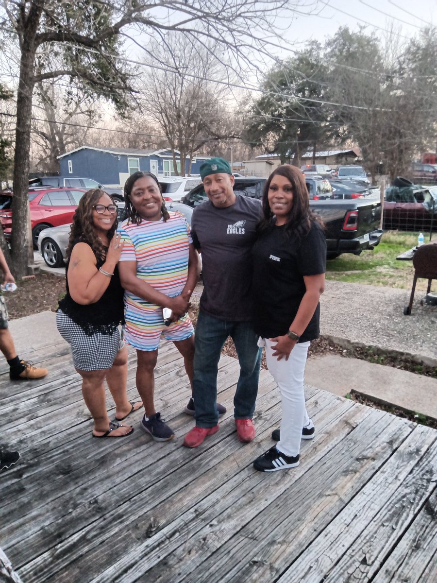 "Blood makes you kin, LOYALTY makes family"! DV Alumni 💪🏾🙏🏾 commUNITY is UNITY 🔥💯 We're coming