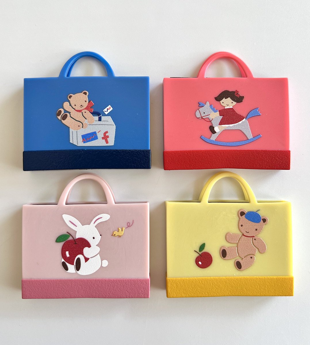 ファミリア店舗限定のカプセルトイ🍎 デニムバッグ ミニチュア