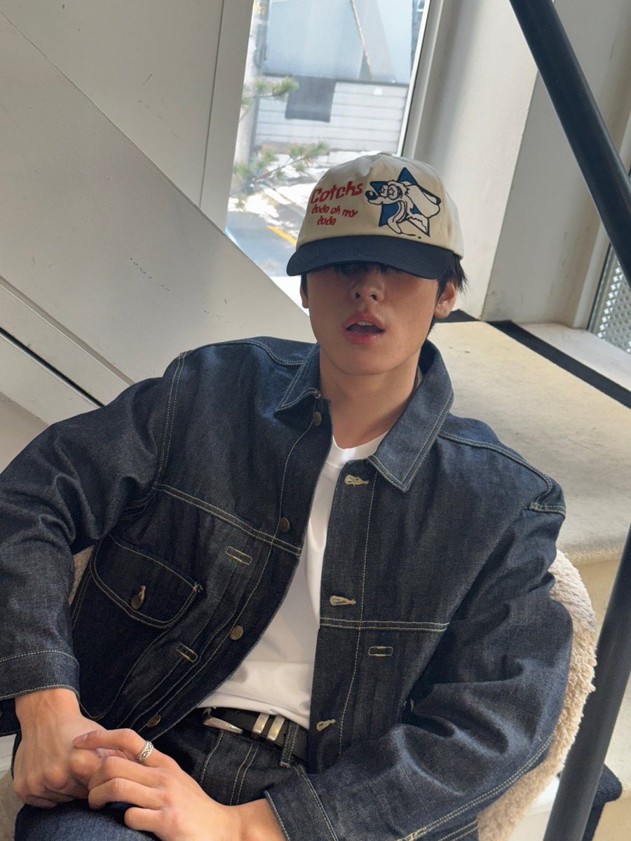 dailyljy's tweet image. 250211 🐱💬 [9:29pm kst]

juyeon sent 25 photos