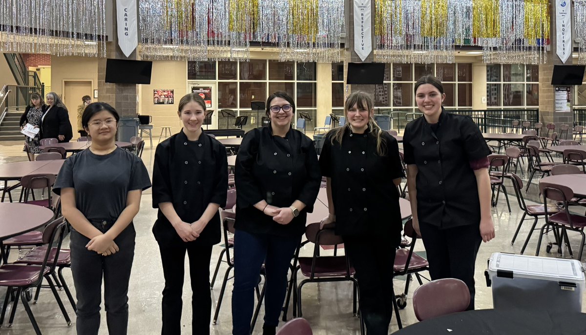 SSutton95's tweet photo. My culinary students and I enjoyed serving at the SPS founders banquet last night! It was a great success! 
@SPSCCR @CentralBulldog https://t.co/R0EqSWLgeZ