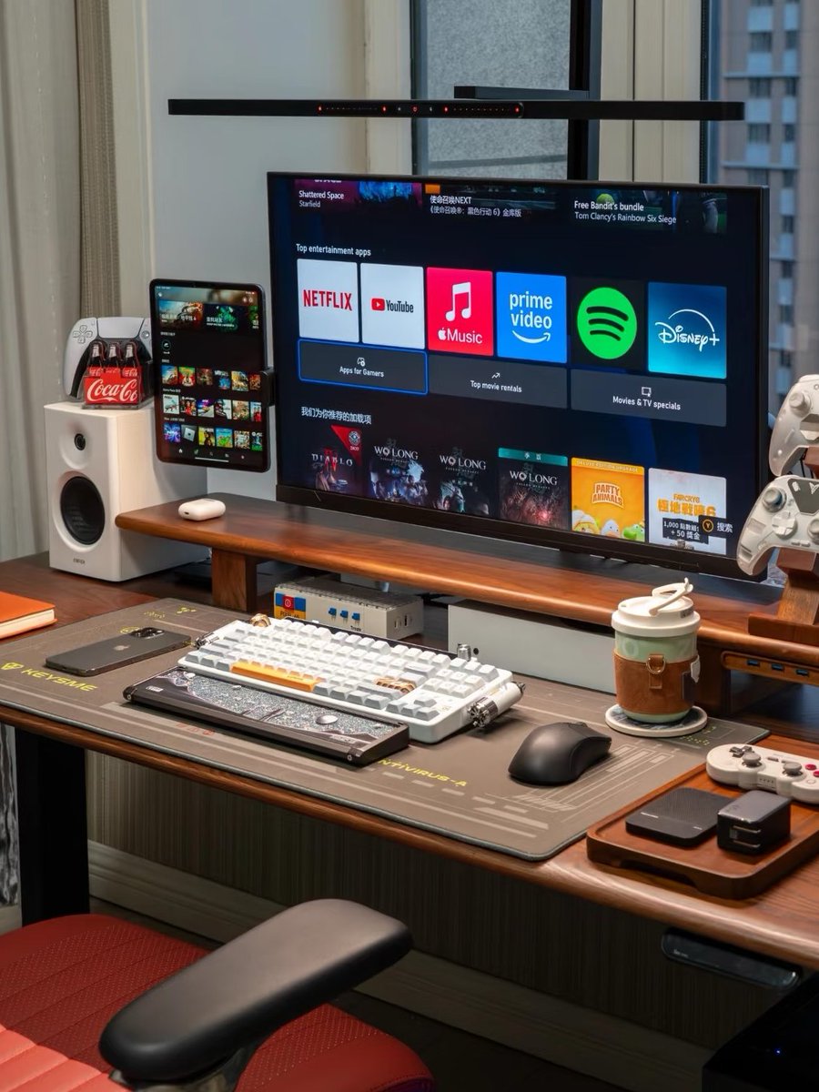 KeysMe_Offical's tweet photo. Ready to transform your workspace into a sleek, modern haven of productivity? 🚀 Upgrade your desk setup with the Keysme Lunar 01 and Mars 03 wrist rest, couldn’t be happier! 🌙

Credit @XzzX from red note https://t.co/76ZKNUWm5H