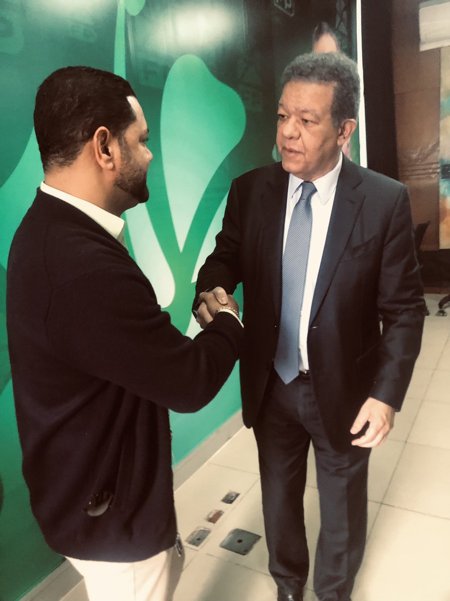 En el marco de los trabajos del Congreso Ordinario de <a href="/FPcomunica/">@Fuerza del Pueblo (FP)</a> fue grato saludar al presidente y líder <a href="/LeonelFernandez/">Leonel Fernández</a> y escuchar su visión del partido que queremos, para ganar las elecciones del 2028 y hacer las transformaciones que demanda el país.