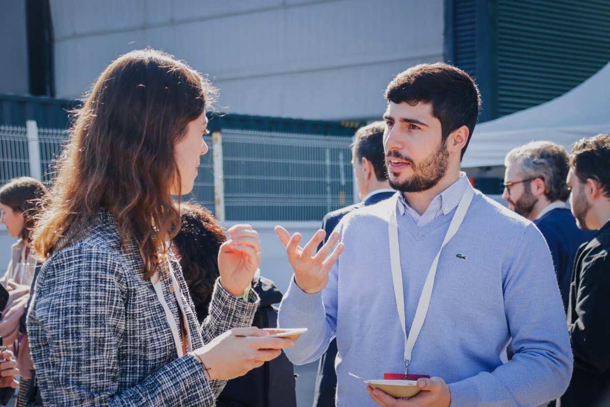 Cargando las pilas para la sesión de tarde en el #CVIHealth un buen momento para continuar haciendo networking junto a nuestro plato más típico, 🥘

Proyectos ➕ Networking ➕ Startups ➕ Expo