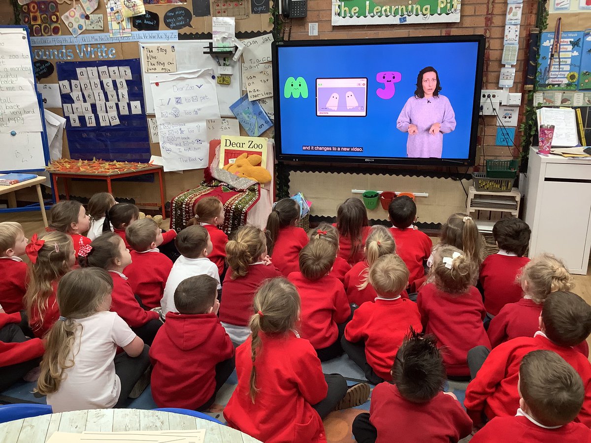 ClassRAspull's tweet image. Reception have been learning about staying safe on the internet today! #acpseyfs #acpscomputing #SaferInternetDay2025