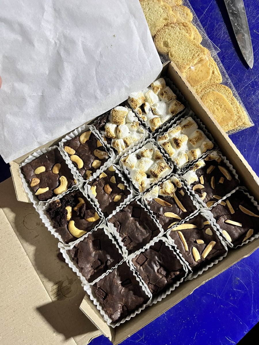 J__jxmmy's tweet image. จิมมี่ หัวใจ บราวนี่ร้าน จ.โจส
ส่งไวเหมือนบ้านห่างกัน3หลังเลยคับ อร่อยมั่กๆด้วยนะ 😍😍😍
#SnackxJ0ss