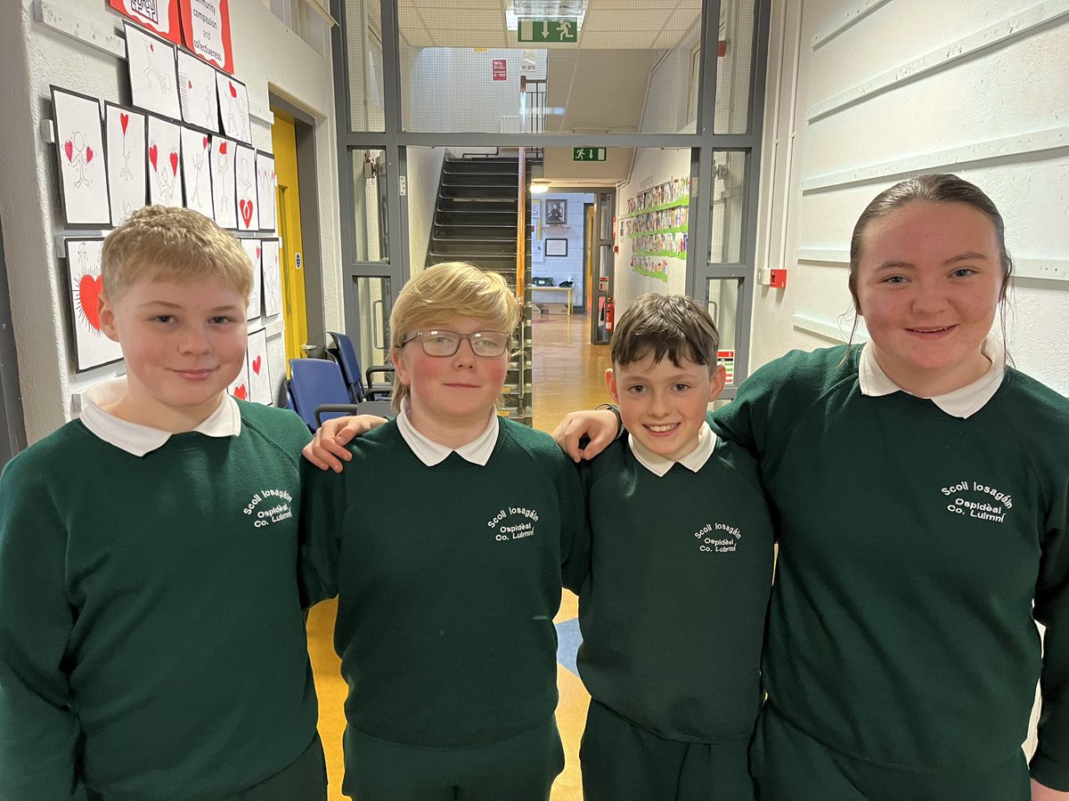 hospital_ns's tweet photo. Enormous congratulations to these fine students who represented the school with distinction last night in Caherconlish at the @StAilbesCU quiz. #teamworkmakesthedreamwork 🤩 https://t.co/hveSbDlZNe