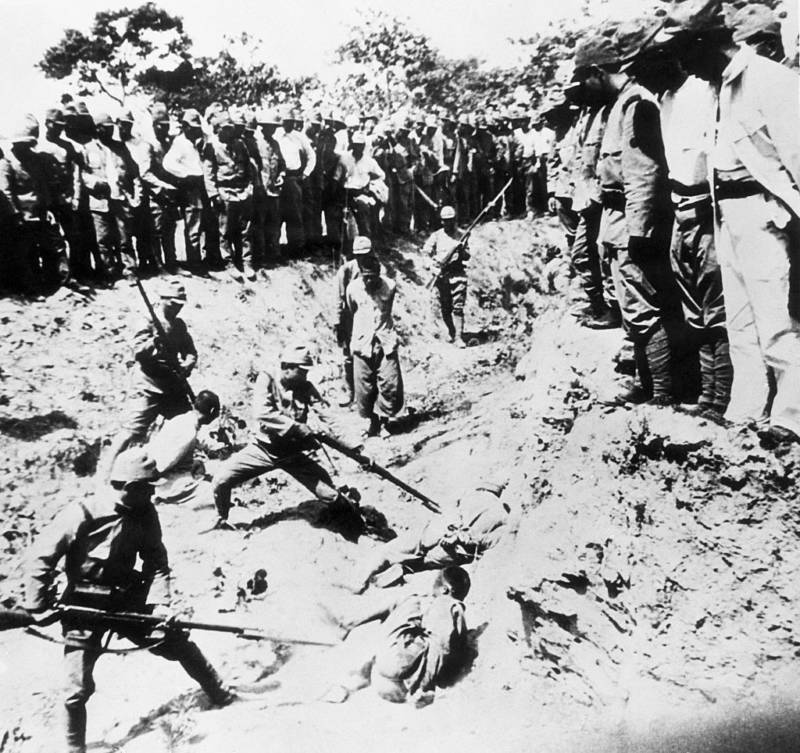 Brian265946's tweet photo. @KUIDAORE2014 @apeswap_banana @BrianABCS @mrjeffu The photos you sent were not in Nanjing🤣And it's made up for making fake news by Japanese, you also sent the proof of Japanese making fake news in 1937. The pictures of the massacre cannot be made up.
You know you're lying, you'll get karma😄
2nd pic, who is loser, it's obvious. https://t.co/Fd2TJ6bJe2