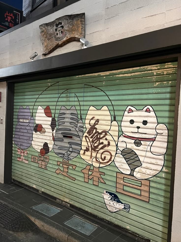 yearnhood's tweet photo. cats are everywhere https://t.co/5JZqEIe29z