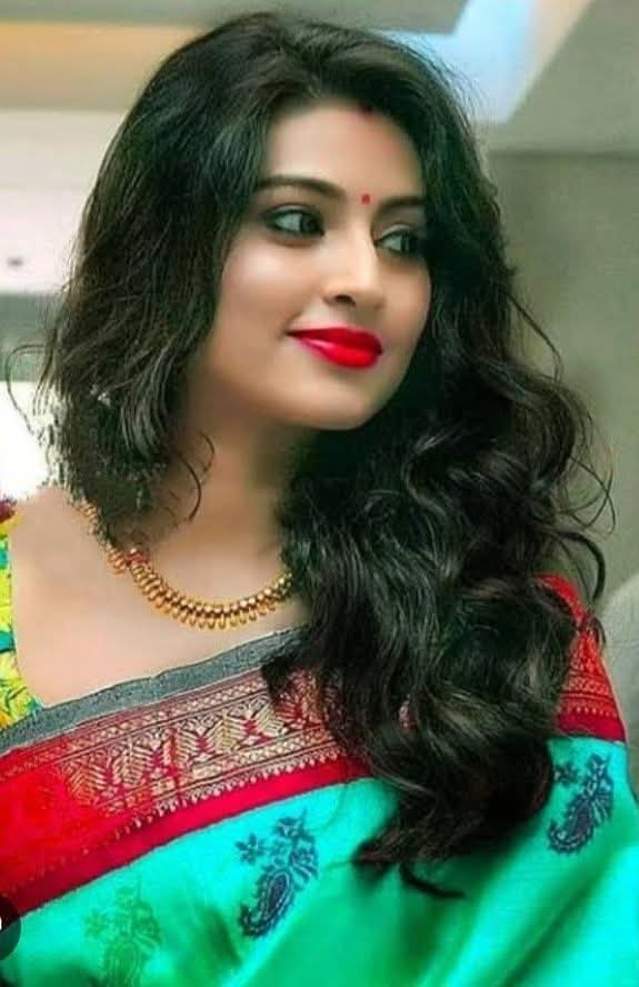 किसने कहा बढ़ती उम्र सुंदरता को कम करती है,
ये तो बस चेहरे से उतरकर दिल में आ जाती है"