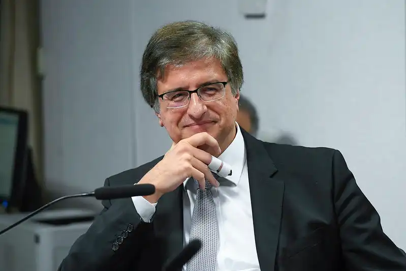 De hoje até o dia que a PGR enviar a denúncia do Bolsonaro ao STF, vou dar bom dia ao Dr. Paulo Gonet:

Bom dia, <a href="/MPF_PGR/">MPFederal</a>! 🌞 Dormiu bem? Já almoçou?