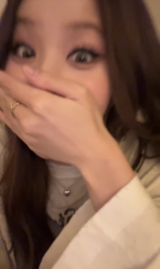 not belle freaking out on her live bc she saw kai dancing to igloo 😭 she's so updated to exo plskdkwlflwlck