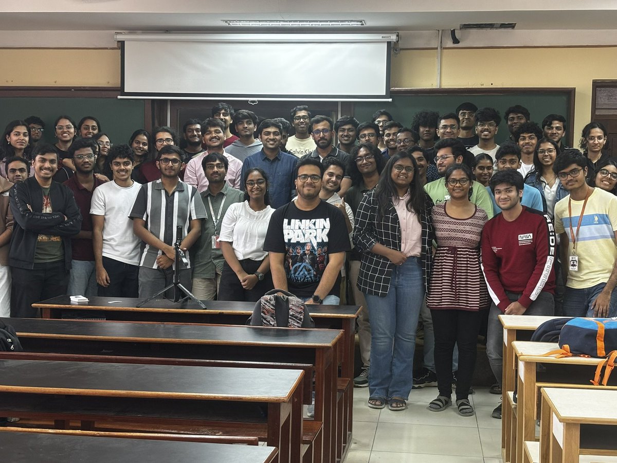 HomebrewFOSS's tweet photo. 🚀 FOSS Talks 2.0 

Last Saturday, students at PES University experienced all the goodness of FOSS meet ups on campus! 

We thank our distinguished speakers @Aditi_ahj @blenderskool
@KShivendu_
@_aryanmehrotra
@balakrishnamukundaraj for the insightful talks and interactions ✨ https://t.co/scizmeuEJN