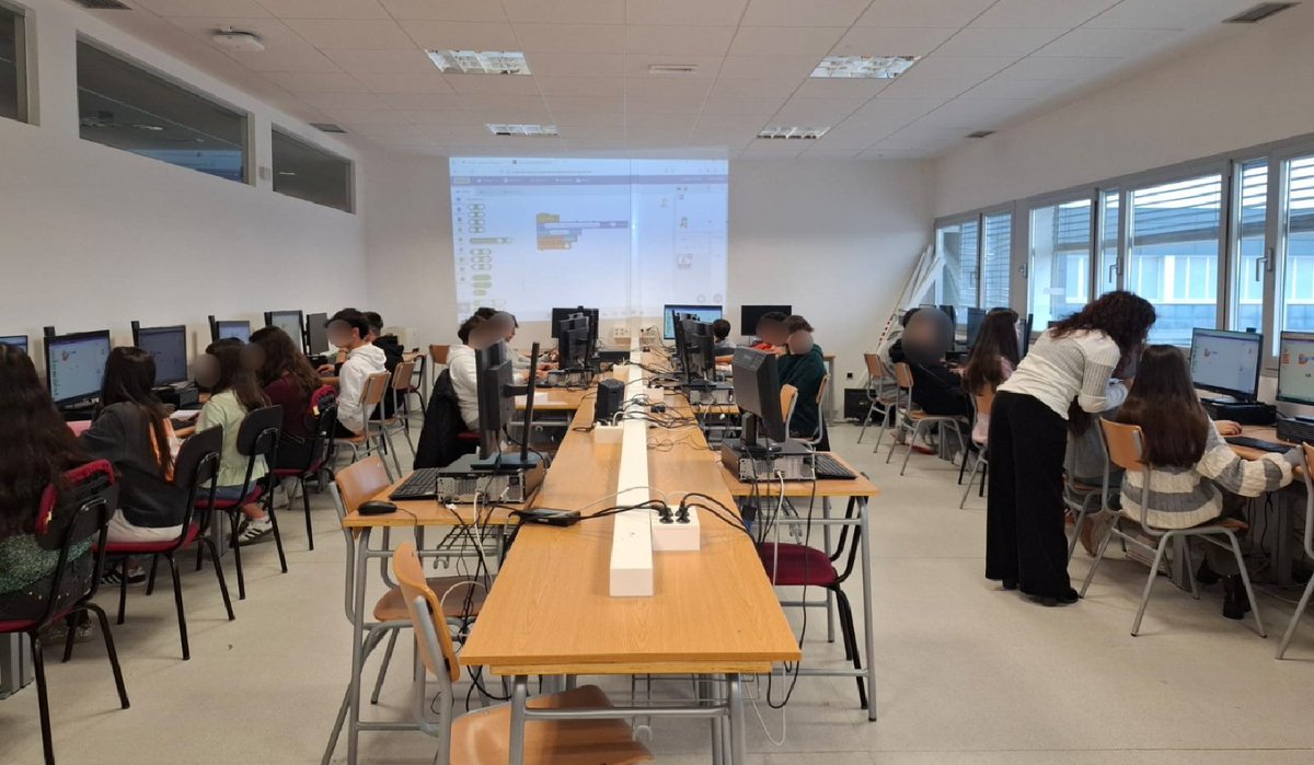 BoecilloCeo's tweet image. En matemáticas en 3° ESO aplicamos programación informática a nuestro aprendizaje y calculamos términos de una sucesión numérica con Scratch y la ayuda de nuestra mentora digital.
#ProgramaEscuela40