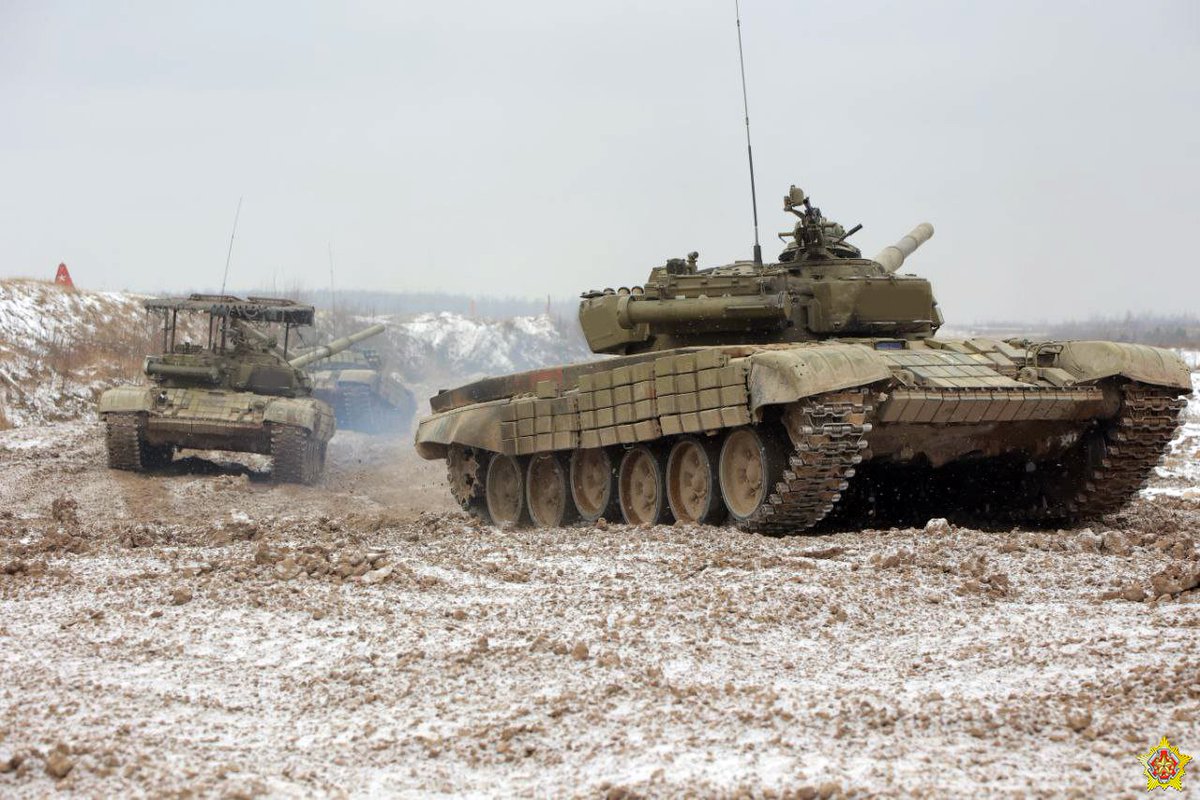 TheGreyPatriot_'s tweet photo. ๐ง๐พ๐ท๐บ Today's SPG training for tankmen from 120th Separate Guards Mechanized Brigade 227th combined arms training ground.
Its based on SVO experience of indirect tank fire support.
#Russia #Belarus #Belarusian #Today #Training #SVO #Tactical #Military #T72B #Tank #Artillery https://t.co/9arfQOhVCx
