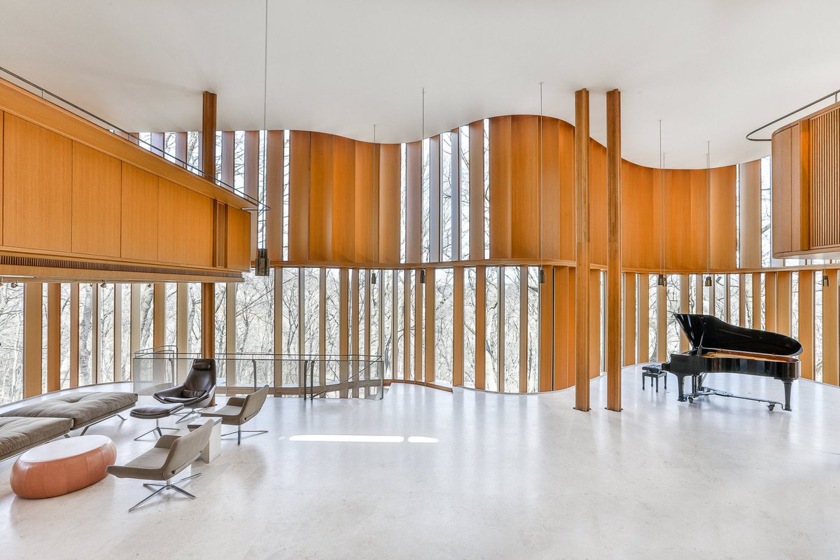 The famous calculus textbook author James Stewart used his money and calculus to build his dream house, the Integral House! Incredibly good! 😲 [bityl.co/IuUM]