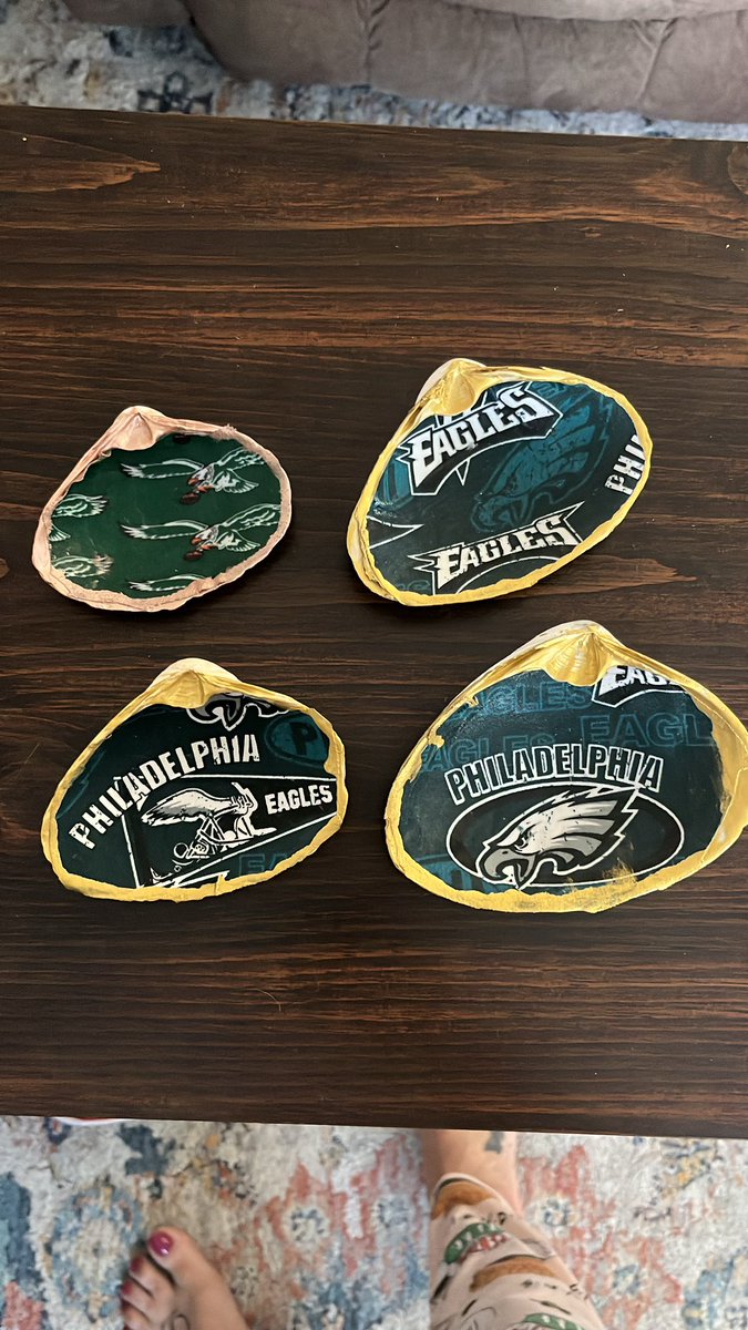 NinaScim's tweet photo. Hey Philly! Looking for a special Valentine’s day gift for your favorite Eagles fan? I have handmade gifts available! 🐚💚🦅 Eagles shell trinket trays are perfect for ring dishes! 💍 Message me to learn more! #ninasnetworkcrafts https://t.co/xUpK4kyORp