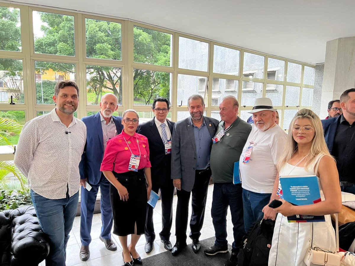 Os Cristãos Trabalhistas do PDT do Paraná presentes no Seminário Trabalhista em Curitiba no dia 07-02-2025, na foto com o Ministro Carlos Luppi e com o Presidente do PDT do Paraná Deputado Estadual Goura.