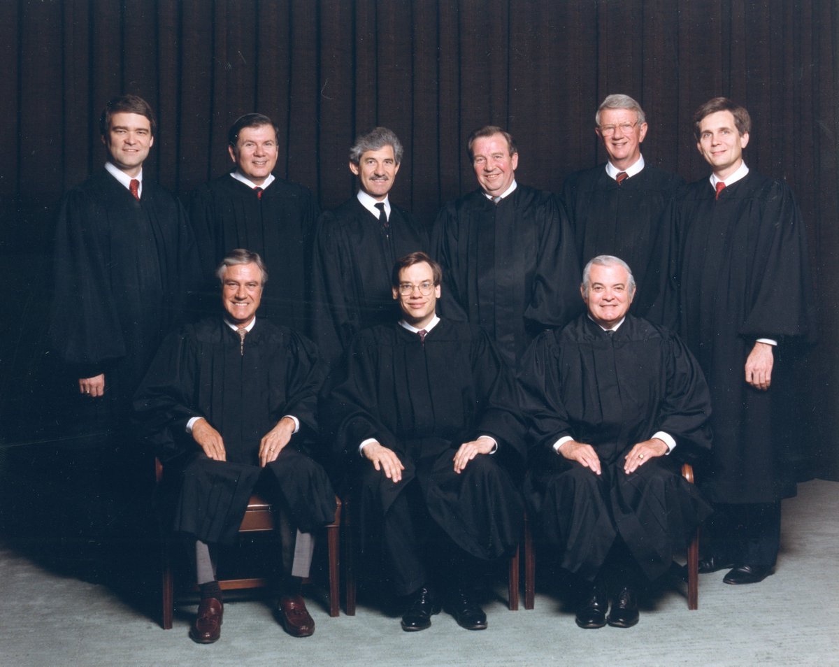 New #SCOTX class photo is up—the first in nearly four decades without NLH.

#AppellateTwitter 📸