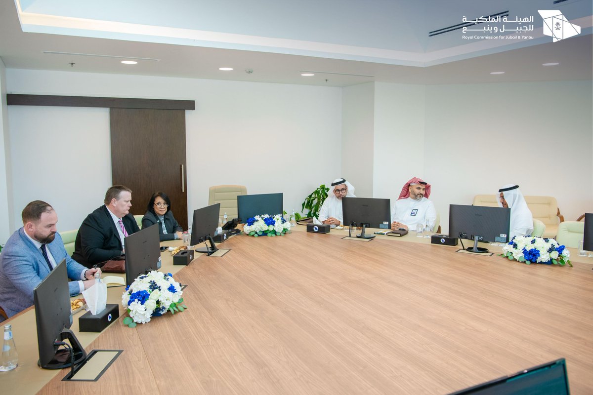 الهيئة الملكية للجبيل وينبع (@rcjy1) on Twitter photo زار القنصل العام البريطاني في محافظة جدة السيدة سيسيل البليدي والوفد المرافق لها مدينة #ينبع_الصناعية.
وكان في استقباله نيابة عن الرئيس التنفيذي بالهيئة الملكية بينبع مدير عام الإدارة العامة للتشغيل والصيانة م. هاني عويضة. زار القنصل العام البريطاني في محافظة جدة السيدة سيسيل البليدي والوفد المرافق لها مدينة #ينبع_الصناعية.
وكان في استقباله نيابة عن الرئيس التنفيذي بالهيئة الملكية بينبع مدير عام الإدارة العامة للتشغيل والصيانة م. هاني عويضة.