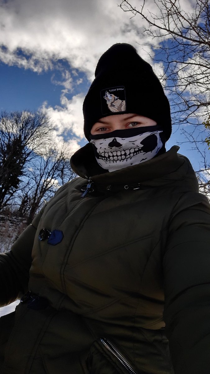 I rarely, or rather almost never, show myself and my life here🙈🤭
As Instagram's main asset. 
But here I am!