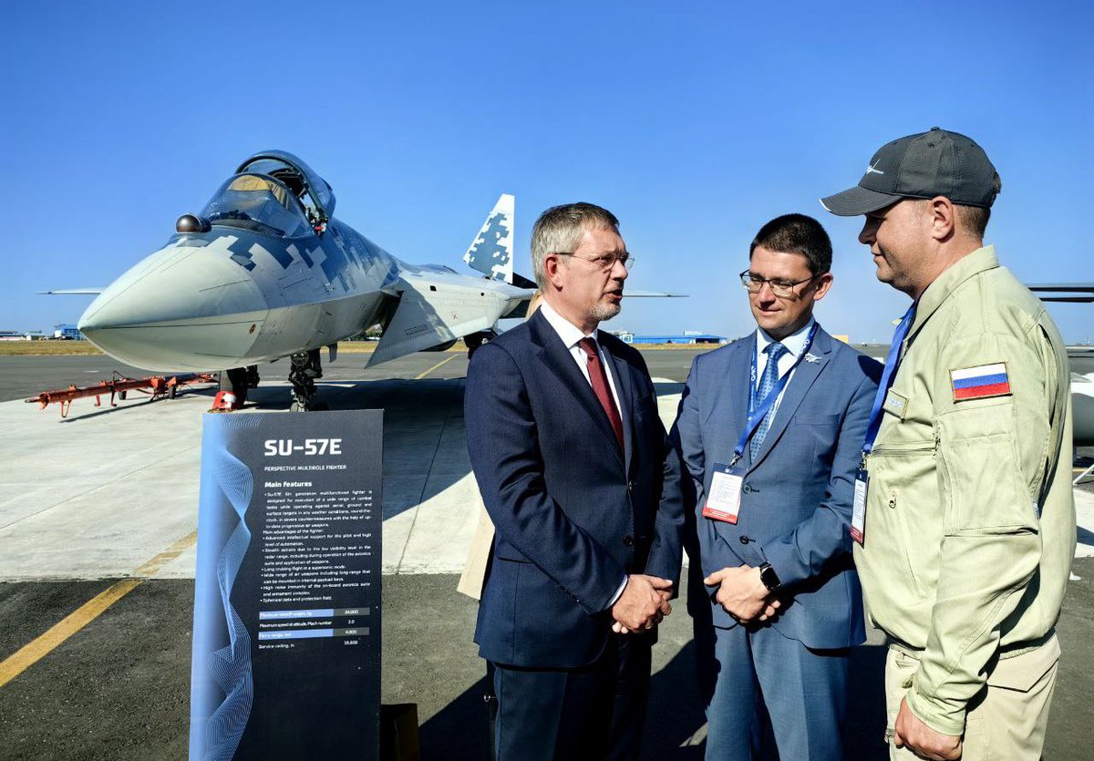 AmbRus_India's tweet image. 🇷🇺🇮🇳 Delighted at the strong participation and productive discussions of Russia’s leading defence manufacturers at #AeroIndia2025! Sheer thrill to watch Su-57E 5th gen fighter jet demonstration flight!