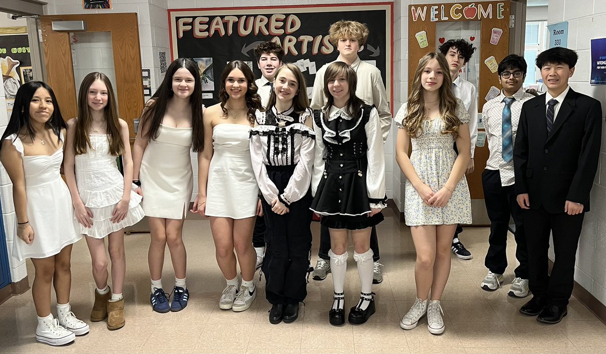 Graduation photos are today. Looking great 8west8! <a href="/ahsd25/">ArlingtonHeightsSD25</a> <a href="/AHSD25South/">South Middle School</a> <a href="/sms8west/">sms8west</a>