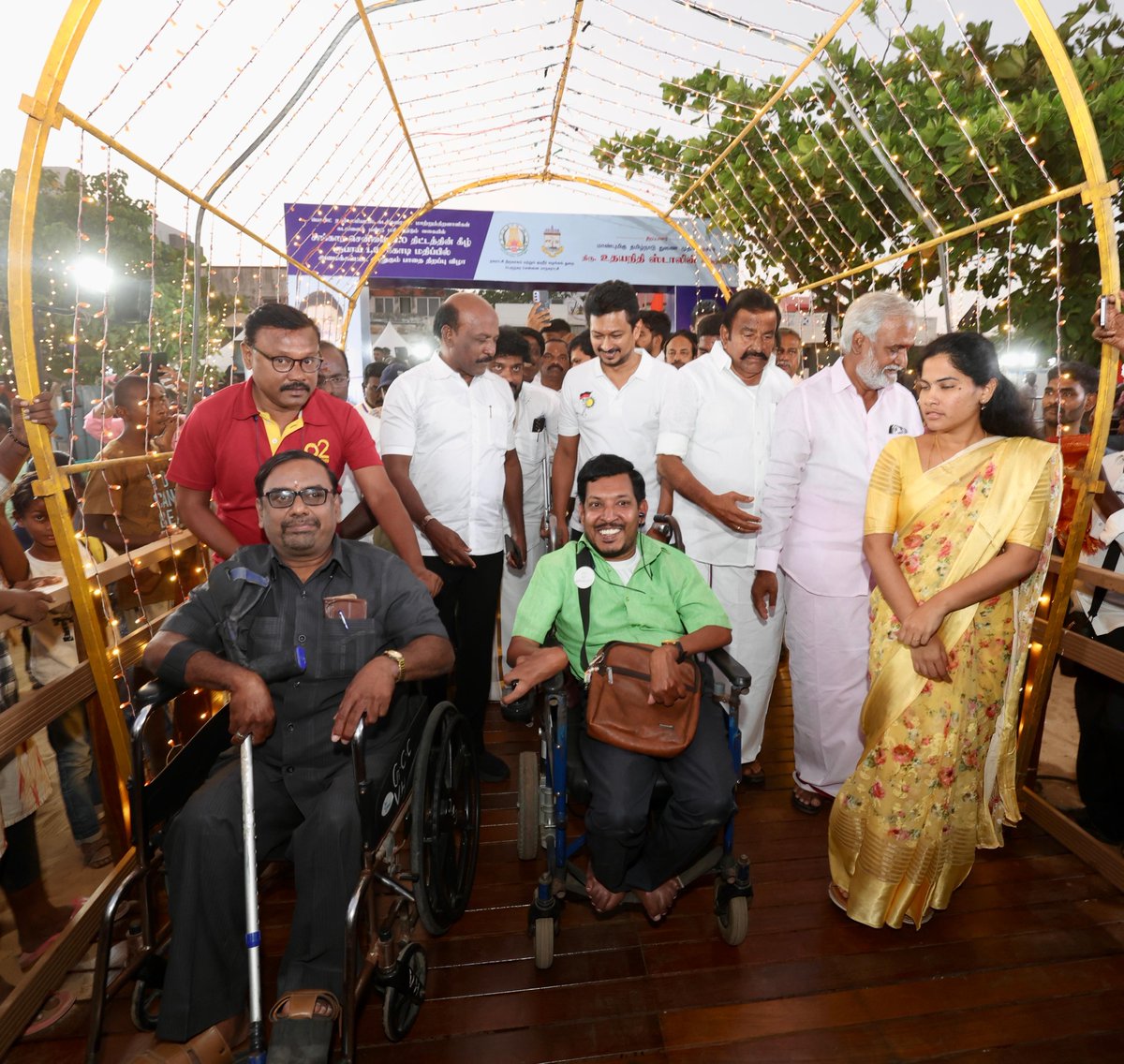 Udhaystalin's tweet photo. மாண்புமிகு முதலமைச்சர் @mkstalin அவர்கள் தலைமையிலான #திராவிட_மாடல் அரசின் திட்டங்கள், மாற்றுத்திறனாளி சகோதர - சகோதரிகளின் சமூக பாதுகாப்பை உறுதி செய்வதோடு, அவர்களின் வாழ்க்கைச் சூழலையும் மேம்படுத்தி வருகின்றன.

குறிப்பாக, 2021-இல் கழக அரசு அமைந்த ஓரிரு மாதங்களிலேயே, மாற்றுத்திறனாளிகள், மெரினா கடற்கரைக்குச் சென்று கடல் அலையில் கால் நனைக்கும் வண்ணம், பிரத்யேக நடைபாதை அமைக்கப்பட்டது.

இதற்கு கிடைத்த பாராட்டையும், வரவேற்பையும் மனதிற்கொண்டு, மாண்புமிகு முதலமைச்சர் @mkstalin அவர்கள், சென்னை பெசன்ட் நகர் கடற்கரையிலும், மாற்றுத்திறனாளிகள் கடல் வரை சென்று வரும் வண்ணம் சிறப்பு நடைபாதையை அமைத்திட உத்தரவிட்டார்கள்.

அதன்பேரில், @chennaicorp மூலம், ரூ.1.61 கோடி மதிப்பில் பெசன்ட் நகர் கடற்கரையில், அமைக்கப்பட்டுள்ள மாற்றுத்திறனாளிகளுக்கான நடைபாதையை இன்று திறந்து வைத்தோம். 

மரப்பாதையின் வழியே கடல் அருகே சென்று அலையை ரசித்த மாற்றுத்திறனாளிகளின் மகிழ்ச்சியில் நாமும் மகிழ்ந்தோம். அவர்களுக்கு என் அன்பும், வாழ்த்தும்.

@KN_NEHRU @PKSekarbabu @Subramanian_ma
@PriyarajanDMK @MMageshkumaar